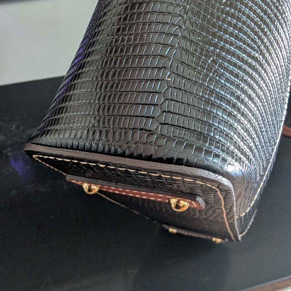 Dooney & Bourke Black Textured Tote with Tan Handles Croco - Picture 8 of 9